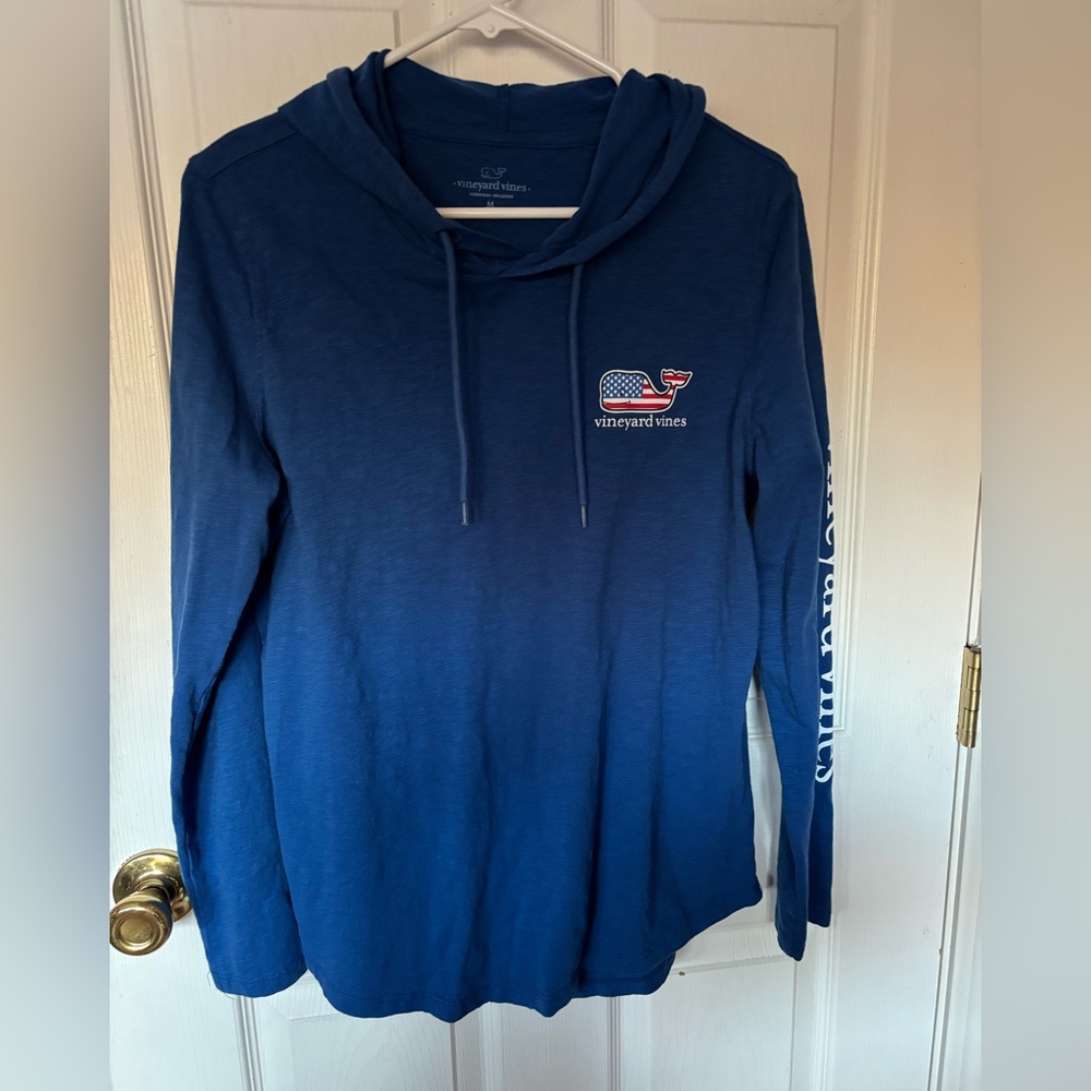 Women Vineyard Vines LS TEE with hood! Navy with flag whale! Excellent shape